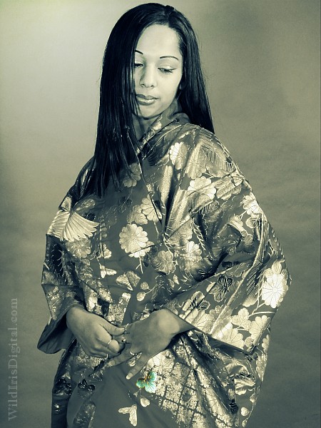 1st-StudioShoot-11-18-06bw--005 (90K)